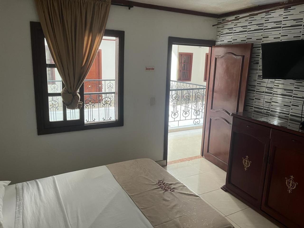 Hotel Davinci Calarcá Kültér fotó